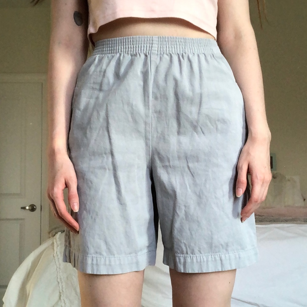 Light Grey Aritzia Nova Shorts - Picture 5 of 8